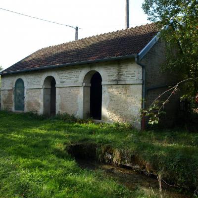 La fontaine près de la source