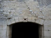 La façade se dégrade les fissures se creusent