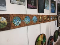 Visite d'un atelier de peinture et son artiste