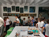 Visite d'un atelier de peinture et son artiste