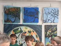 Visite d'un atelier de peinture et son artiste