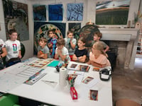 Visite d'un atelier de peinture et son artiste