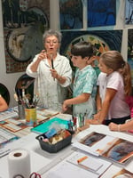 Visite d'un atelier de peinture et son artiste