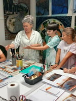Visite d'un atelier de peinture et son artiste
