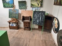 Visite d'un atelier de peinture et son artiste